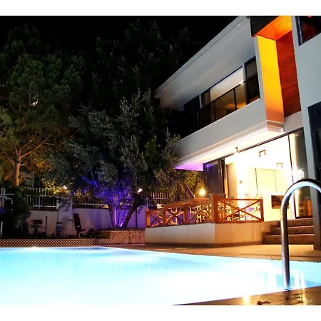 Saga Suites Apartman *