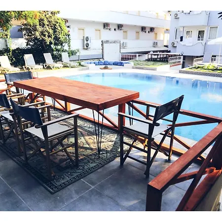 Saga Suites Side